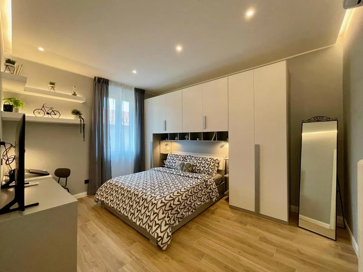 Luxury Downtown - Milan Mf Apartments 0*,