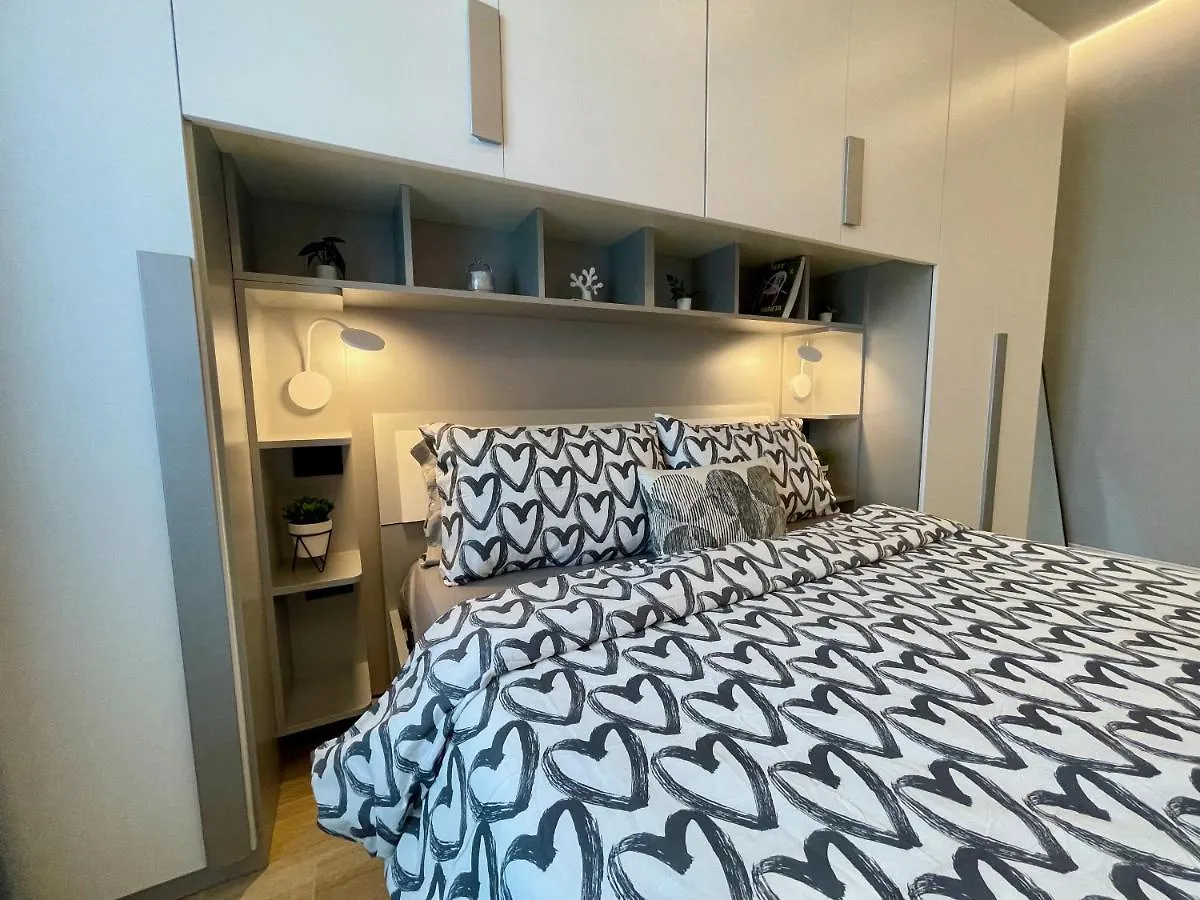 Luxury Downtown - Milan Mf Apartments 0*,  Italy