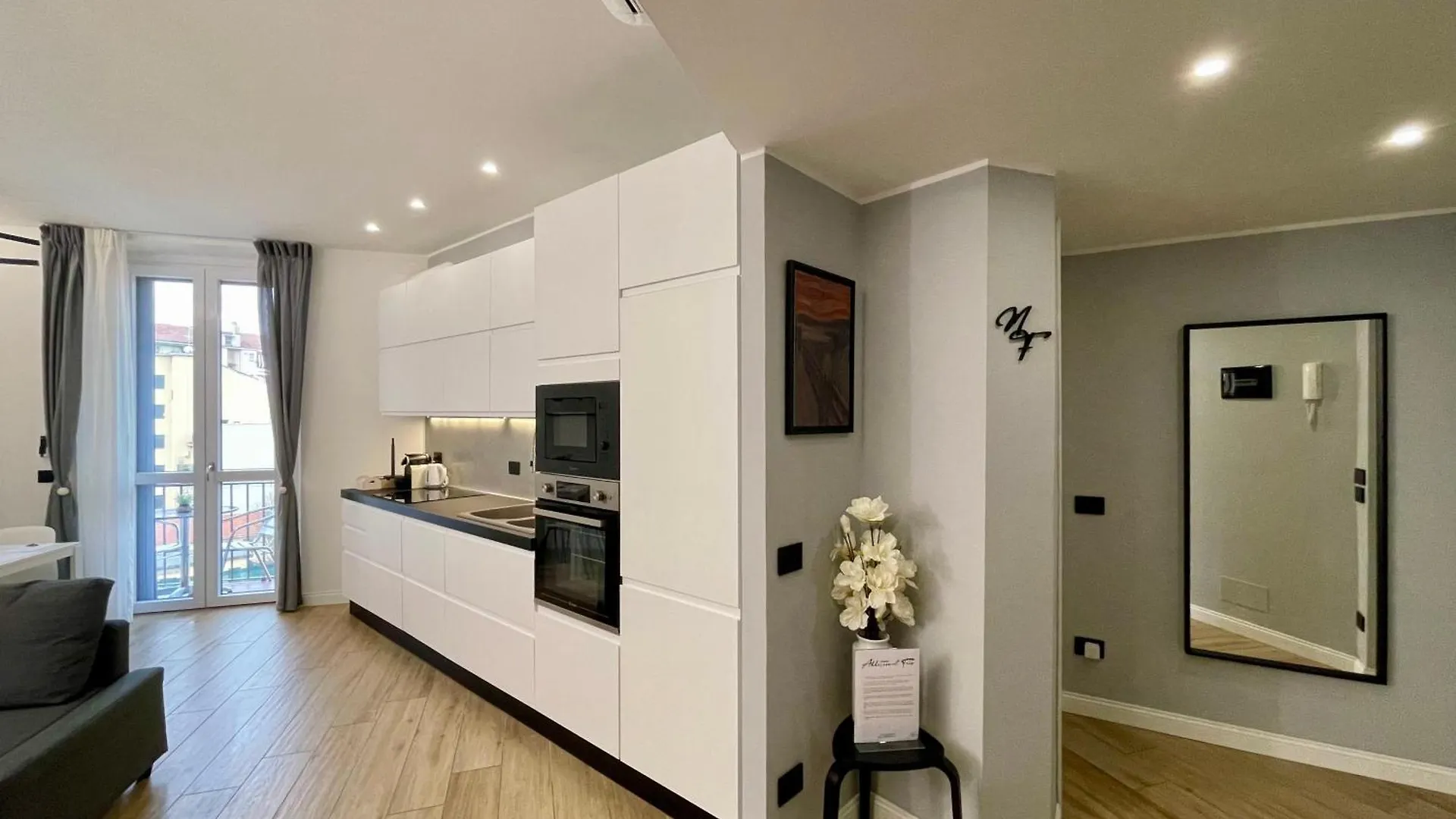 Luxury Downtown - Milan Mf Apartments Italy
